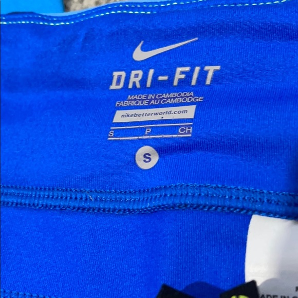 Nike tank top AND short/spandex - Picture 2 of 4